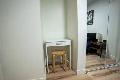Image de Newly Renovated Modern Private Suite w/ Workspace