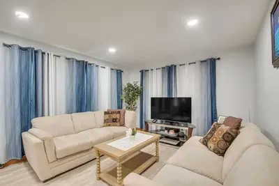 Image de 1 Mi to Rock Riverfront: Pet-Friendly Retreat!