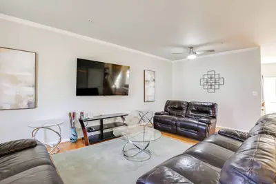 Image de 5 Mi to Show Place Arena: Quiet Townhome w/ Patio