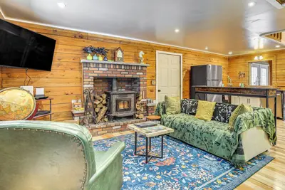 Image de Pool, Beach & Lake Access: Poconos Cabin Escape!