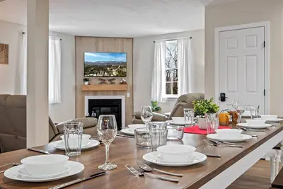 Mountain Escape with Hot Tub + Arcade + Ski