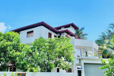 Image de Gorgeous 2bedroom apartment with Ac Terrace parking and Free wi-fi in Habaraduwa