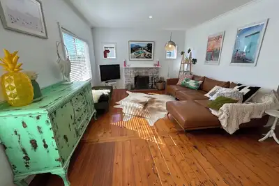 Image de Beach House - close to wineries and walking distance to beach & shops!