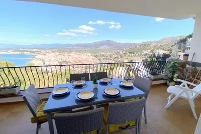 Image de Bel appartement avec terrasse et parking privé à Roses