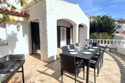 Image de Maison Individuelle avec Jardin Privé et Terrasse à 300m de la Plage de Canyelles Petites, Roses