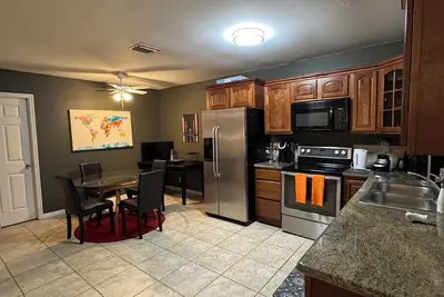 Image de Fifa ready Awesome 2-bedroom corporate apartment with Ac in Hollywood Gated WiFi