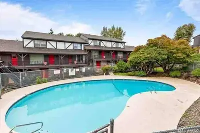 Image de Townhouse walking distance to airport and train!