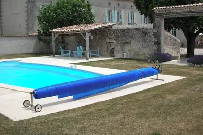 Image de Gite maison charentaise - piscine privée