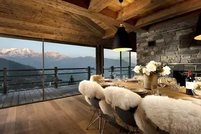 Image de Chalet Les Sommets - Cinq Chambres Chalet, Couchages 12