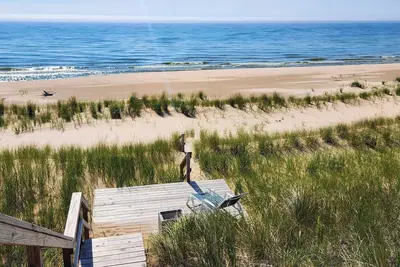 Image de Clean, comfortable, casual cottage just steps from your own Lake Michigan beach