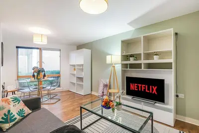 Central 1br Full Bath near Farringdon for 4