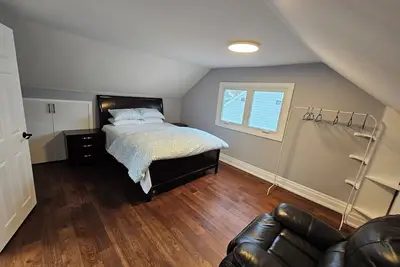 Image de New Modern Home + Free Parking In Ajax