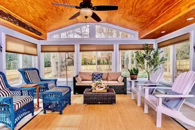 Image de 5br/3bath Comfort-Spacious Home w/Sunroom - In the heart of Tucker!