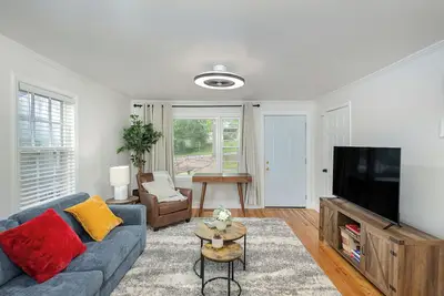 Image de The Retro Haven: A Private 1953 Sanctuary Near Ncsu & Lake Johnson