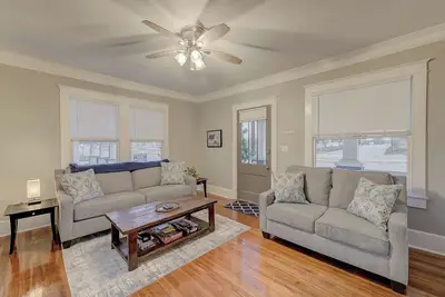 Image de Bull Street Bungalow - Close to Usc/Vista with 5 TVs!