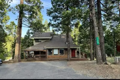 Image de Evergreen Cabin - Hot tub, dogs/kids welcome! Entire cabin in Arnold, California