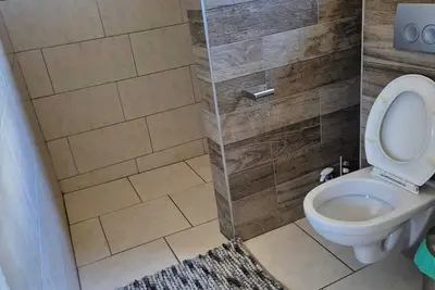 Image de Family-friendly vacation home for short or long term.