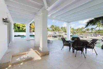 Image de Elegant Canal-Front Villa in Leeward near Grace Bay