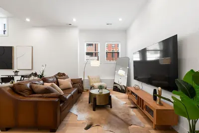 Image de Welcome to our 2-Bed Apartment in West Town for 7!
