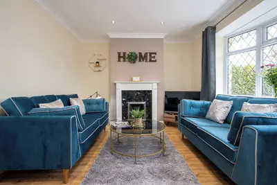 Image de Stylish 3 bedroom home, close to Resorts World/Jaguar Land Rover