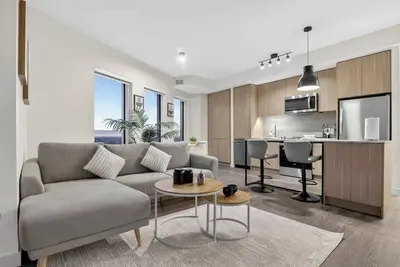 Gym, Pool Table, Rooftop Patio, Walk to Rogers