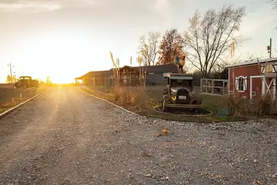 Image de Acres of Life: Escape to a unique country retreat & tranquil farmhouse getaway.