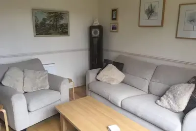 Image de 2br flat with Abbey views, private garden and summer house.