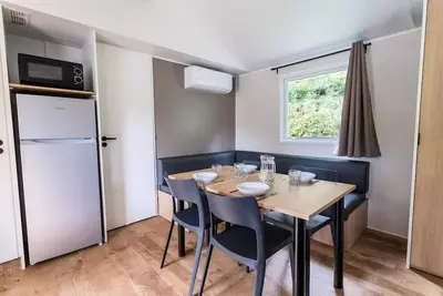 Image de Mobil-home | Premium | 3 Ch. | 6/8 pers. | Terrasse surélevée | A/C | Tv