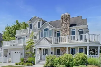 Image de Avalon Gorgeous Home 5 brdrms, 4 baths, Sleeps 12, 2 blocks to beach, Pool