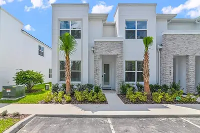 Image de Spacious & Stylish 4br Townhome Retreat with Modern Comforts close to Disney