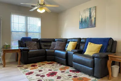 Image de Tranquil 2-bedroom townhome with Ac in vibrant Raleigh