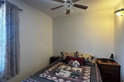 Image de Cozy Cottage in Victoria Harbour On! Minutes to the water.