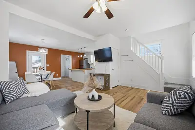 Modern Boho Retreat - Sauna • W/D • Prime Location