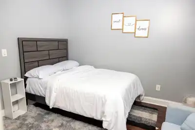 Image de 2 bedroom apartment in a quiet area of Newark, near the airport and stores.