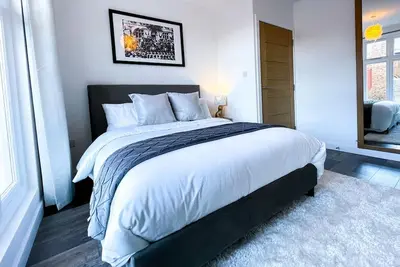 Image de Juliet, beautiful 1 bedroom, central, private modern space.