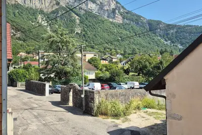 Image de Appartement complet aux pieds du Colombier \nAnimaux de compagnie acceptés