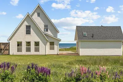 Image de Cousins Shore Beach House - Oceanfront Cottage w/ bunkie