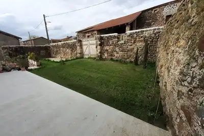 Image de Loue maison chaleureuse, calme clôturée avec terrasse à 20mn du lac de Nausac.