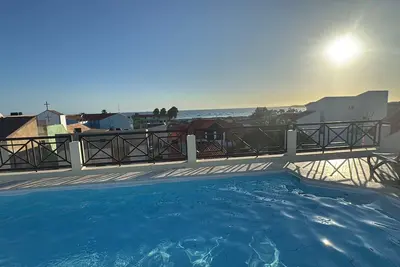 Image de Stylish city apartment with roof terrace & pool