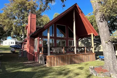 Image de Lakefront A-frame cabin with Dock access