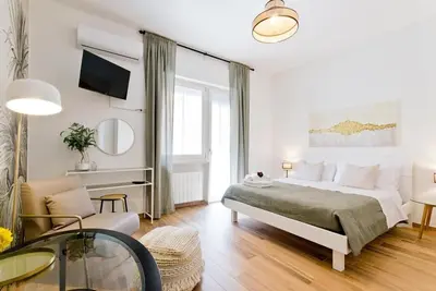 Image de Finely renovated apartment near the sea, city center and university