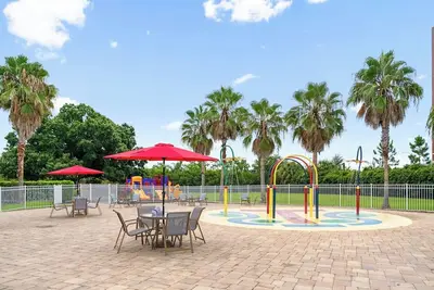 Image de Family Room 2 Queens Near Universal Studios - Walkable to Entertainment Spots