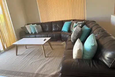 Image de 4 bedrooms, theater and a big lounge retreat home