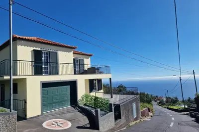 Image de 4-bedroom rental home in Madeira  for families, friends and couples.
