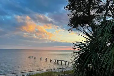 Image de \tNewly Built 3br and 2bath Beach Cottage \nSt. Teresa Beach, Summercamp community