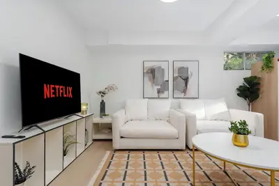 Image de Modern 2br 1ba Near Capilano & Grouse Mountain