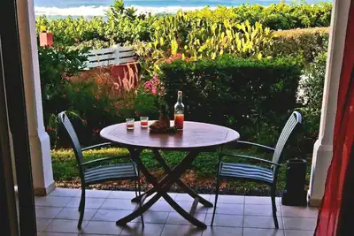 Image de Blue Side: T2 vue mer dans résidence fermée/accès direct plage de l'Autre Bord