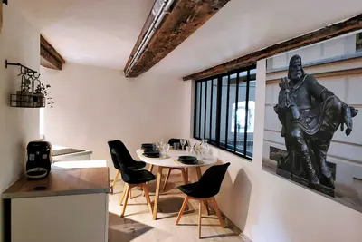 Image de King- Elegant Minimalist Loft with Rustic Beams and Industrial Accents