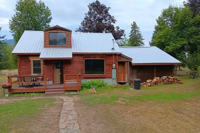 Image de Rustic cabin built 1880s on the Clark Fork River