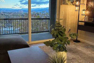 Image de Alpenglow: Townhome 2Kings & 2full ba, Mt. Rose & Reno City Views - Close to All